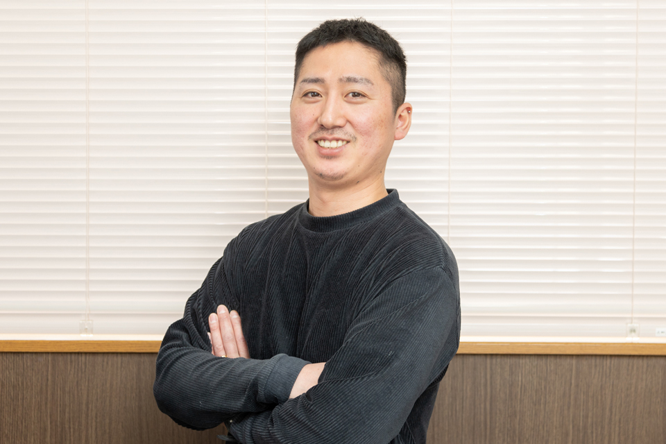 小さい頃から馴染みのあった内装職人へ<br>職人技だけでなく、コミュニケーション力も磨かれる仕事